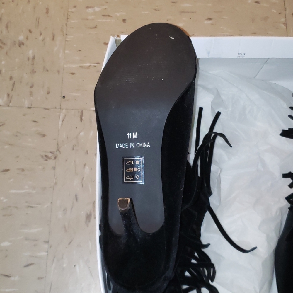 Shoe's - Picture 4 of 4